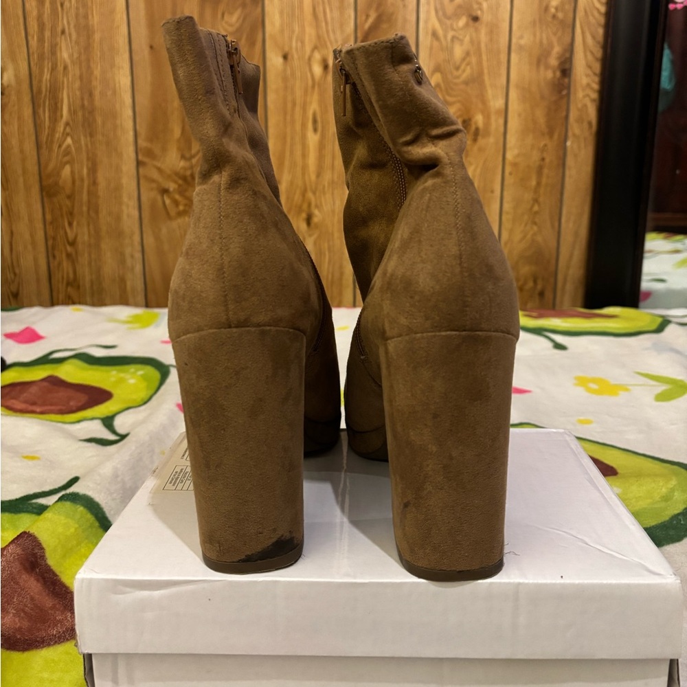 Heels - Picture 2 of 2